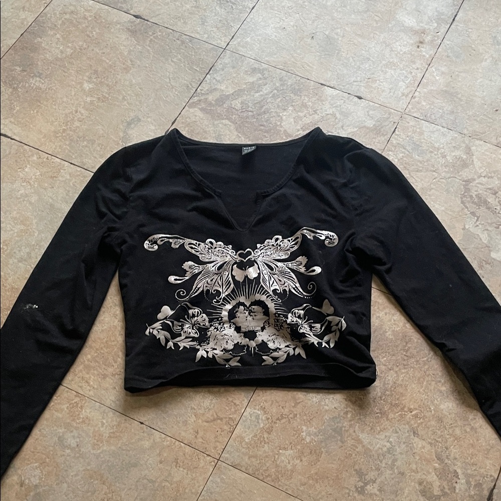 SHEIN Black and White Graphic Long Sleeve Cropped Top
